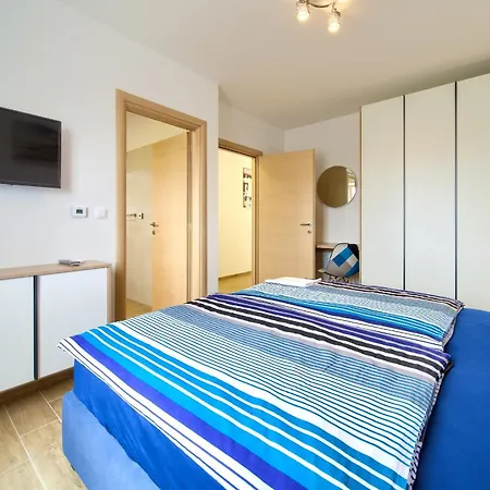 Beautiful Maris With Heated Pool Villa