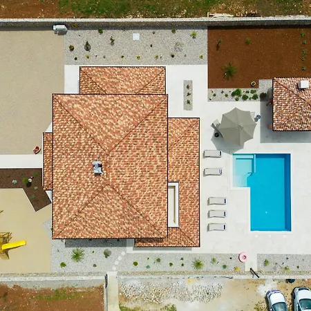 Beautiful Maris With Heated Pool * Kras