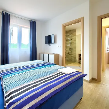 Beautiful Maris With Heated Pool Villa *
