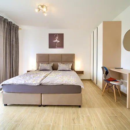 Beautiful Maris With Heated Pool Villa Kras