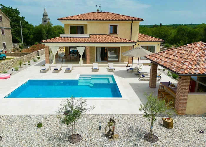 Beautiful Maris With Heated Pool * Kras
