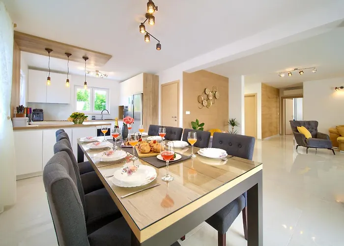 Villa Beautiful Maris With Heated Pool *