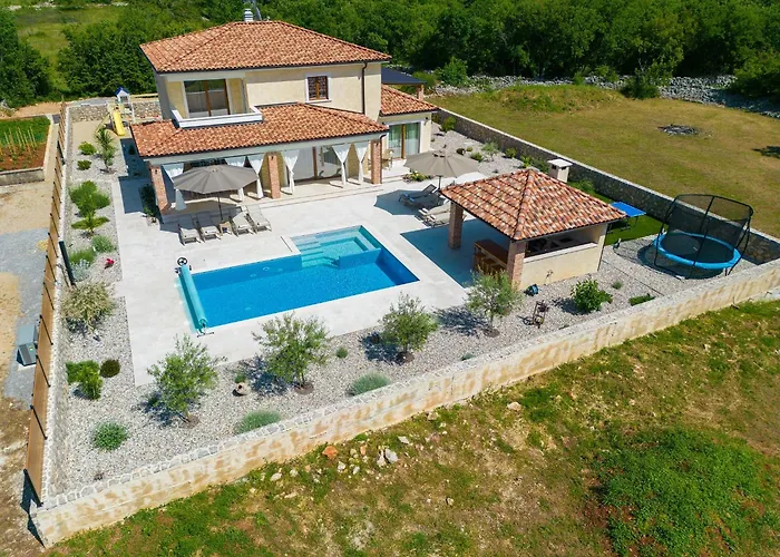 Beautiful Maris With Heated Pool