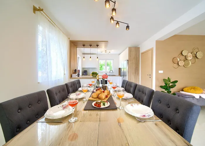 Beautiful Maris With Heated Pool Villa Kras
