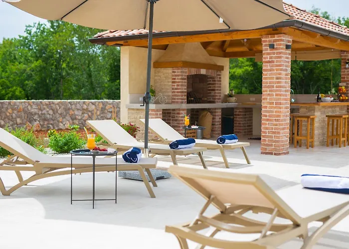 Villa Beautiful Maris With Heated Pool