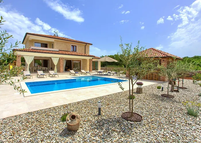 Beautiful Maris With Heated Pool *