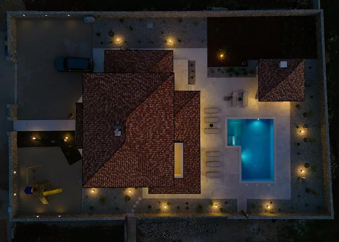 Beautiful Maris With Heated Pool Villa *