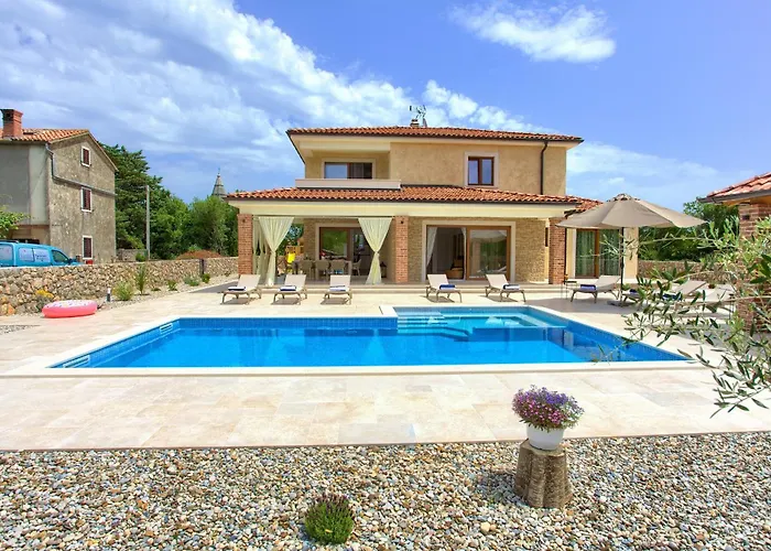 Beautiful Maris With Heated Pool Villa Kras