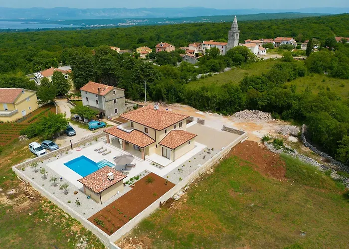 Beautiful Maris With Heated Pool Villa *