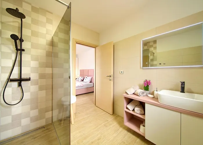 Beautiful Maris With Heated Pool Villa Kras