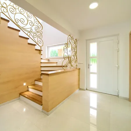 Villa Beautiful Maris With Heated Pool *