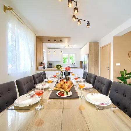 Beautiful Maris With Heated Pool Villa Kras
