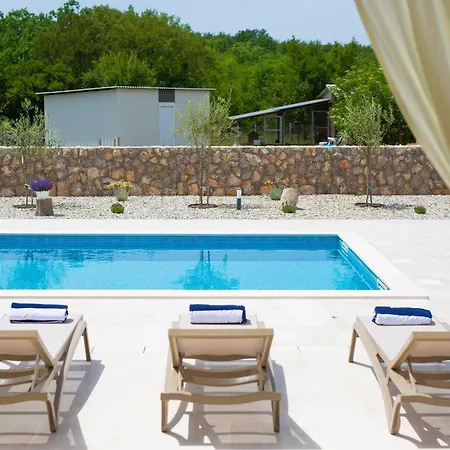 빌라 Beautiful Maris With Heated Pool *