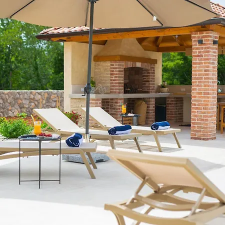 Villa Beautiful Maris With Heated Pool
