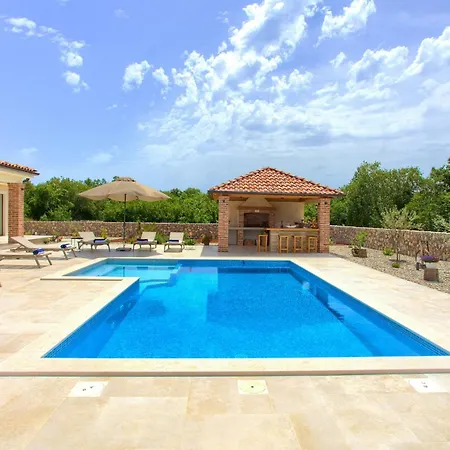 Beautiful Maris With Heated Pool Villa *