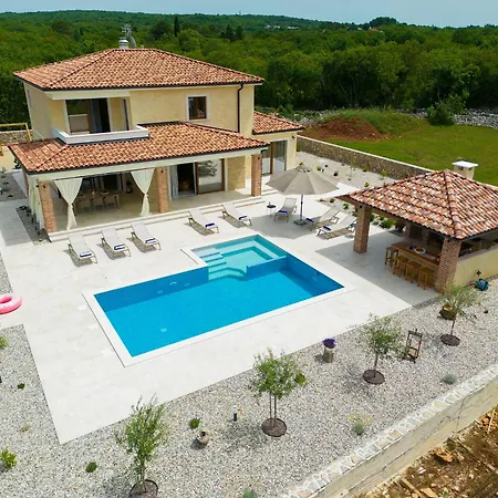 Beautiful Maris With Heated Pool *