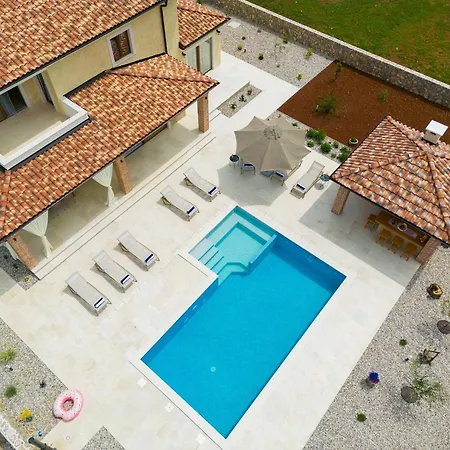 Beautiful Maris With Heated Pool * Kras