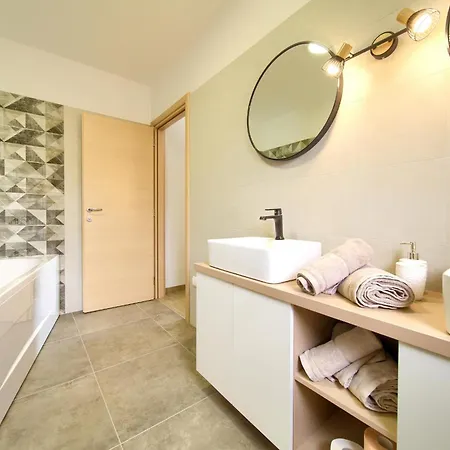 Beautiful Maris With Heated Pool *