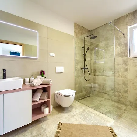 Villa Beautiful Maris With Heated Pool