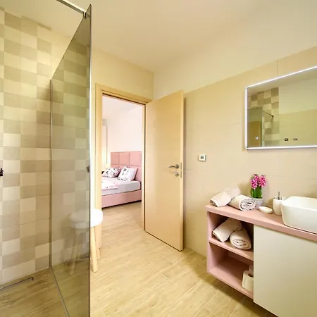 Beautiful Maris With Heated Pool Villa Kras