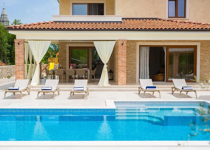 Beautiful Maris With Heated Pool