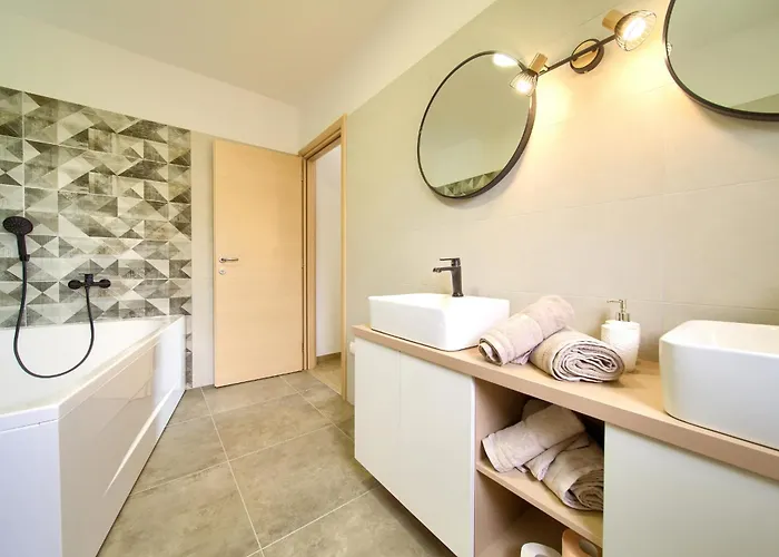 Beautiful Maris With Heated Pool *