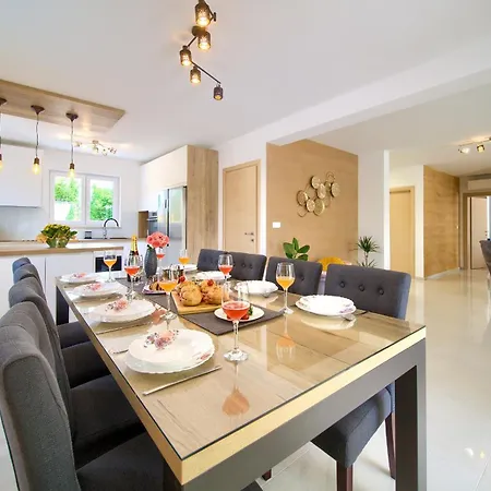 Villa Beautiful Maris With Heated Pool *