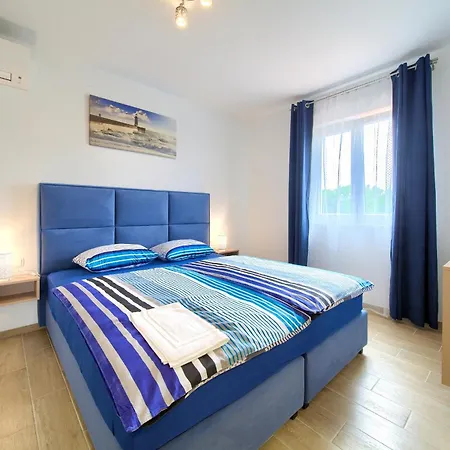 Beautiful Maris With Heated Pool * Kras